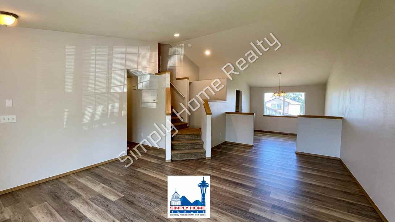 1446 Laredo Dr Se - Photo 6 of 27