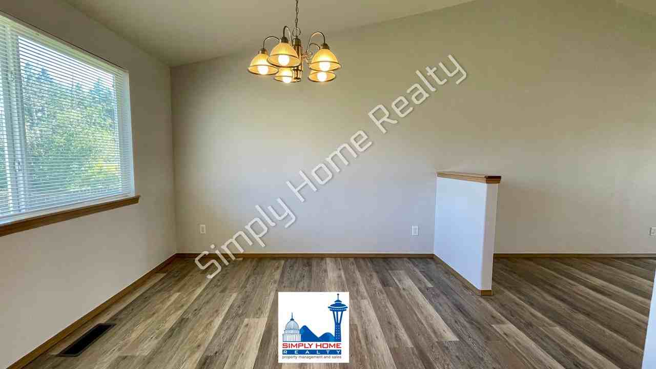1446 Laredo Dr Se - Photo 7 of 27