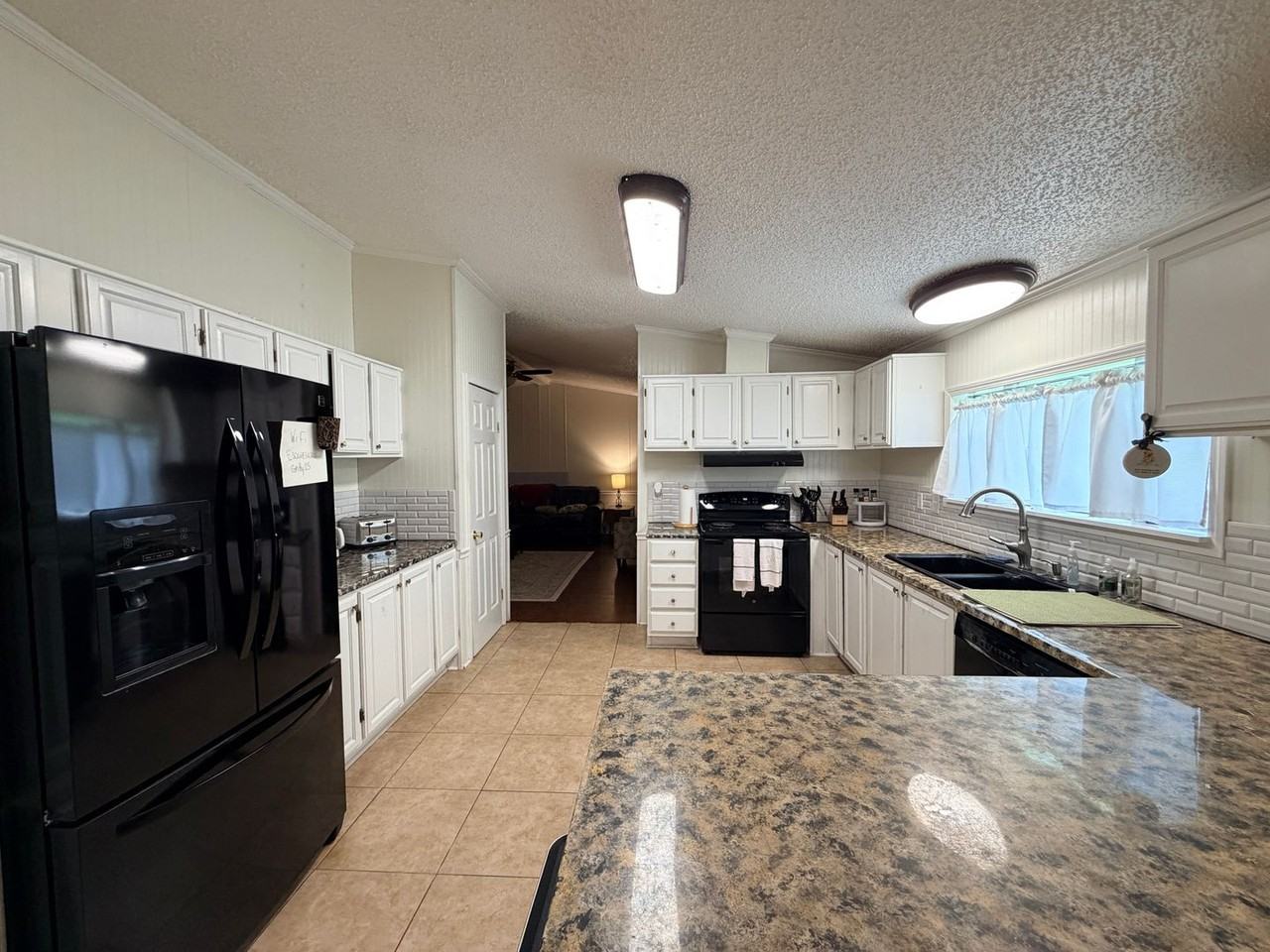 7810 W Lakeshore Dr - Photo 4 of 24