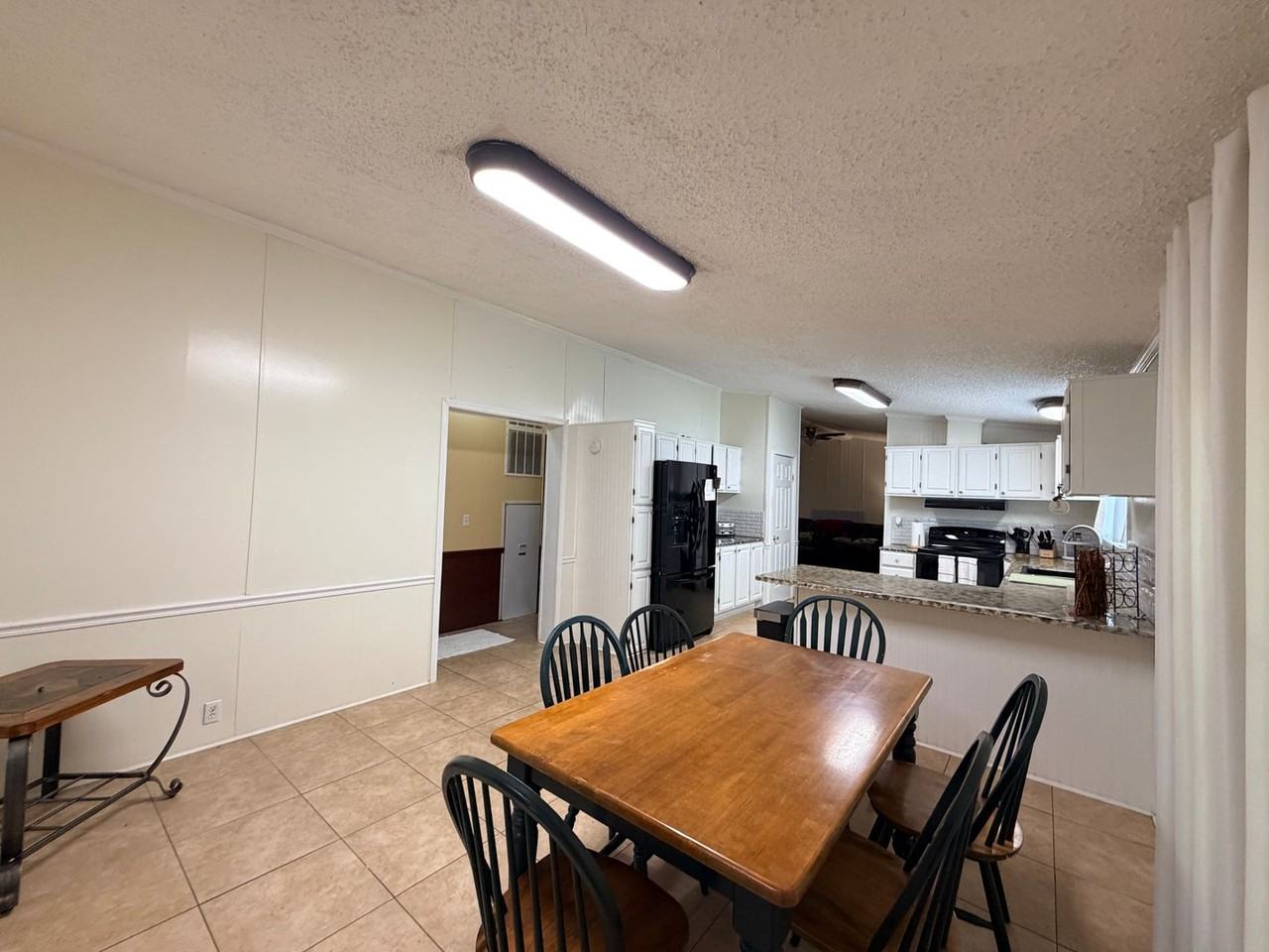 7810 W Lakeshore Dr - Photo 5 of 24