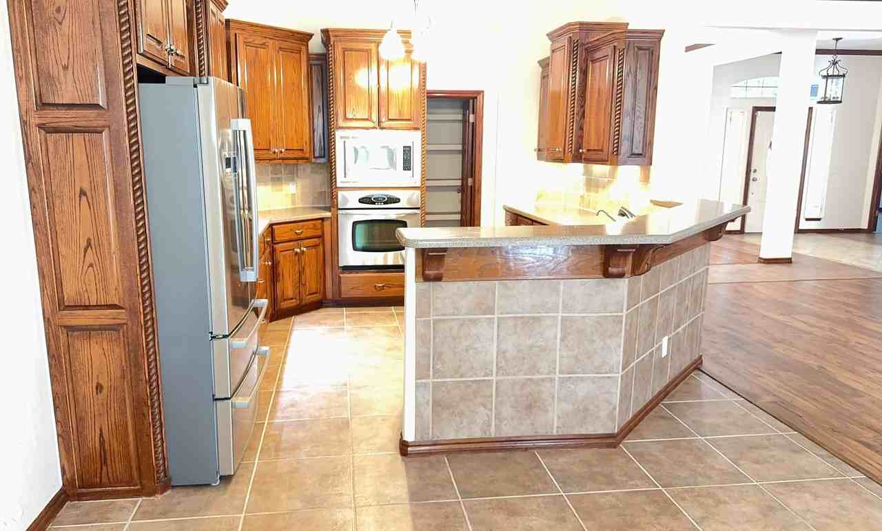 9200 Stacy Lynn Ln - Photo 3 of 22