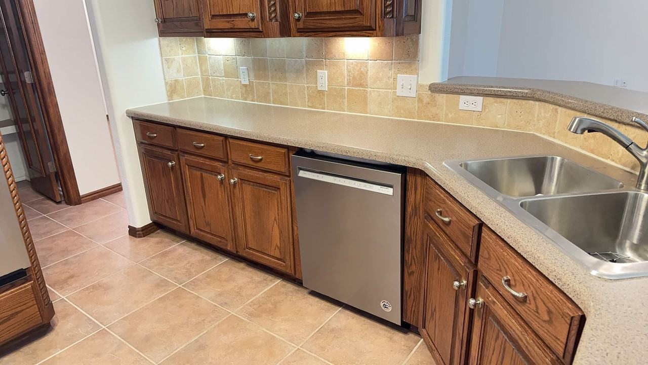 9200 Stacy Lynn Ln - Photo 6 of 22