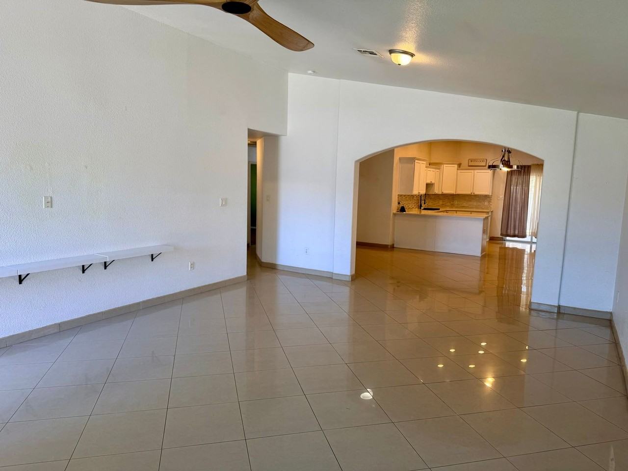 1028 N Mccain Ave - Photo 4 of 21