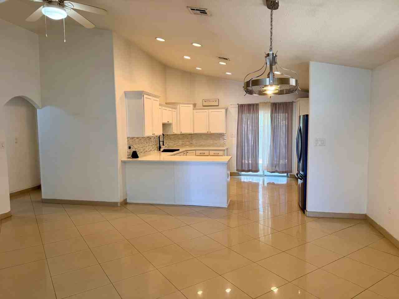 1028 N Mccain Ave - Photo 5 of 21