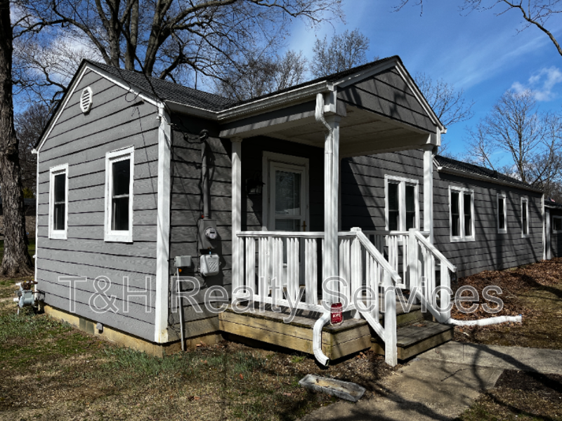 2920 E 5th St - Photo 2 of 23