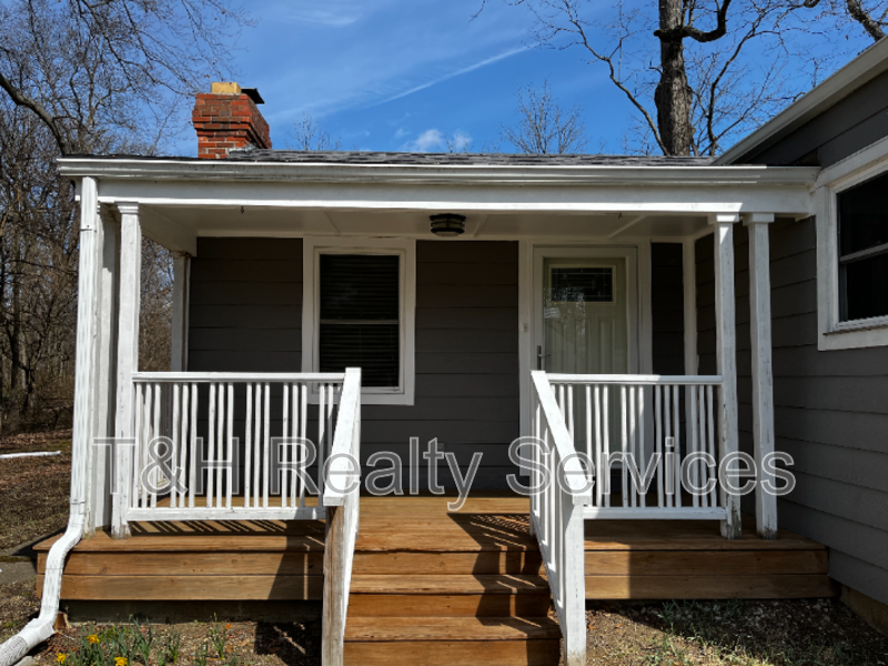 2920 E 5th St - Photo 3 of 23