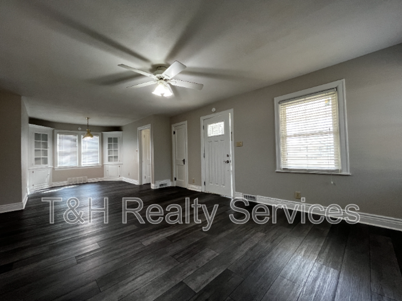2920 E 5th St - Photo 4 of 23
