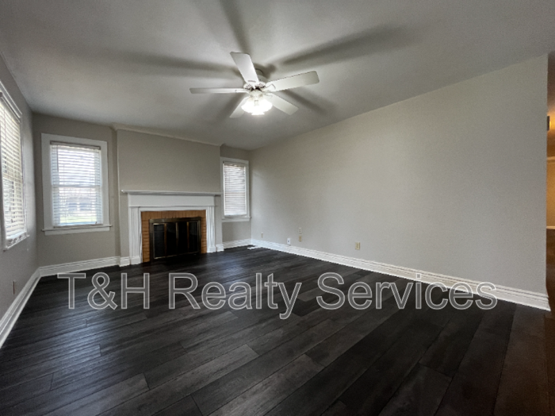 2920 E 5th St - Photo 5 of 23