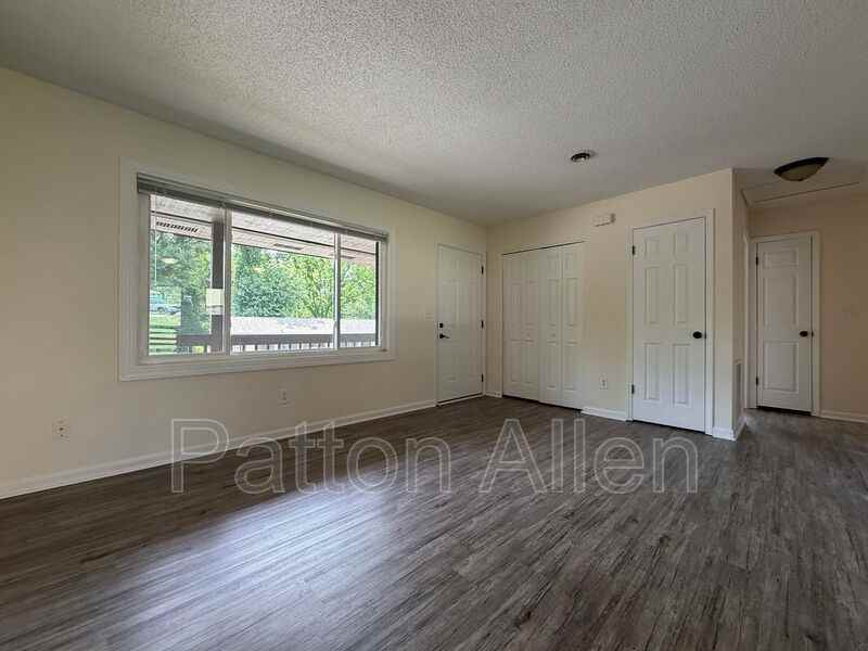 28 Dawnwood Cir - Photo 4 of 25