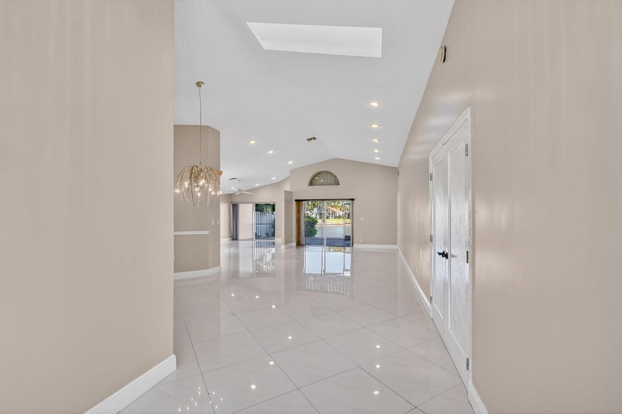 7891 Sailing Shores Terrace - Photo 2 of 8