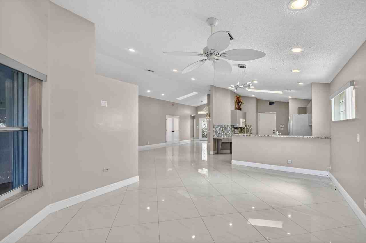 7891 Sailing Shores Terrace - Photo 3 of 8