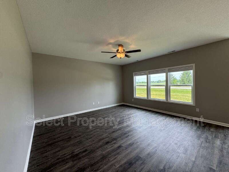 8797 Elmont Cv - Photo 3 of 18