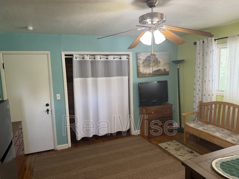 602 Schroeder Ln #B - Photo 2 of 19