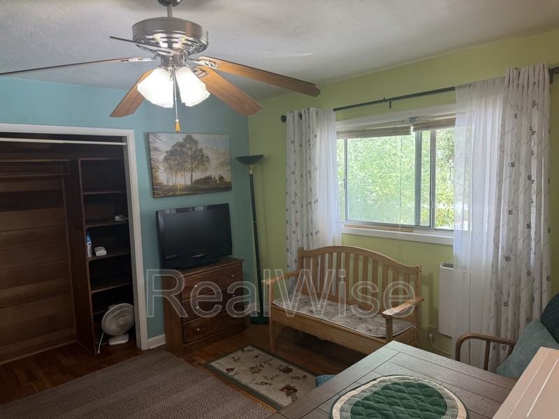 602 Schroeder Ln #B - Photo 3 of 19