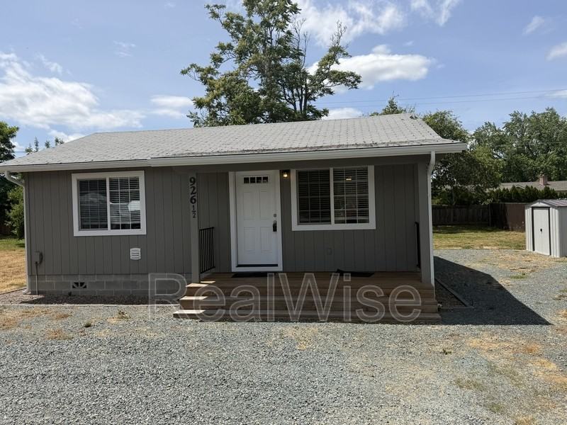 926 1/2 Sw Greenwood Ave - Photo 2 of 27