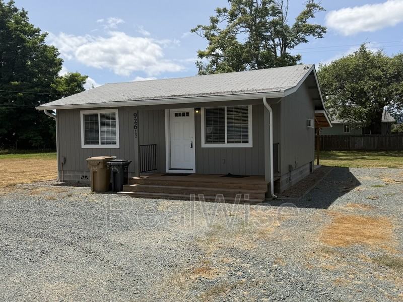 926 1/2 Sw Greenwood Ave - Photo 4 of 27