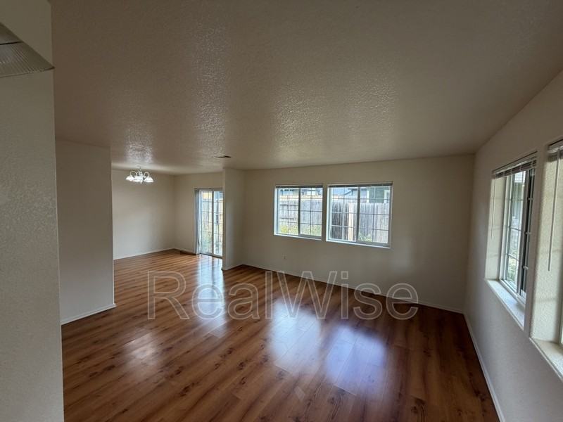 715 Sw Laurel St - Photo 6 of 30
