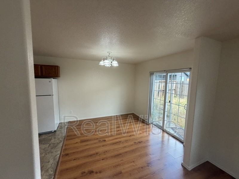 715 Sw Laurel St - Photo 7 of 30