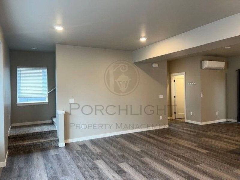1808 Eastgate Loop #101 - Photo 4 of 22