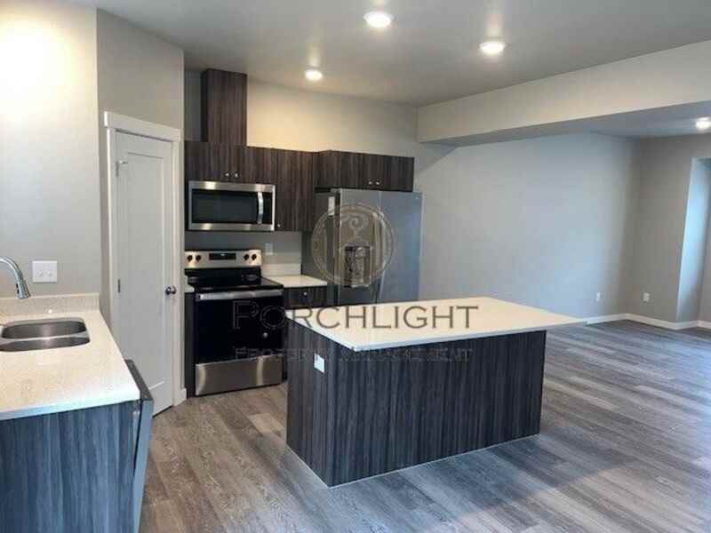 1808 Eastgate Loop #101 - Photo 3 of 22