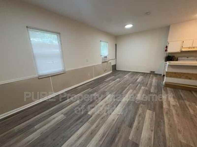 595 Nw 100th St #B - Photo 4 of 33