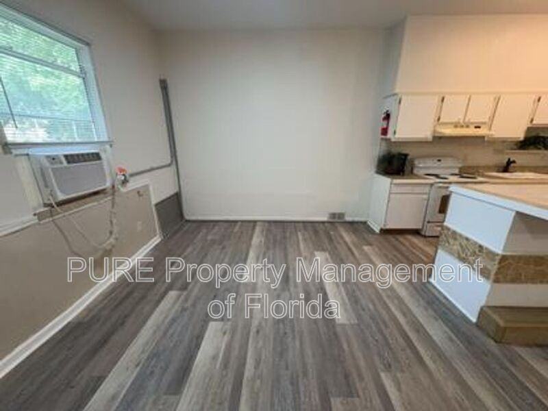 595 Nw 100th St #B - Photo 5 of 33