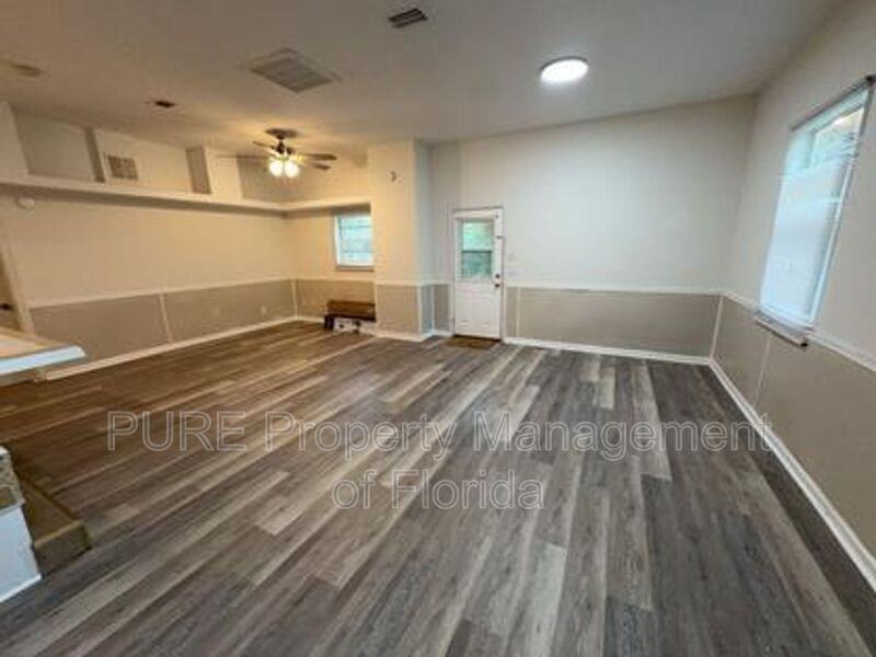 595 Nw 100th St #B - Photo 6 of 33