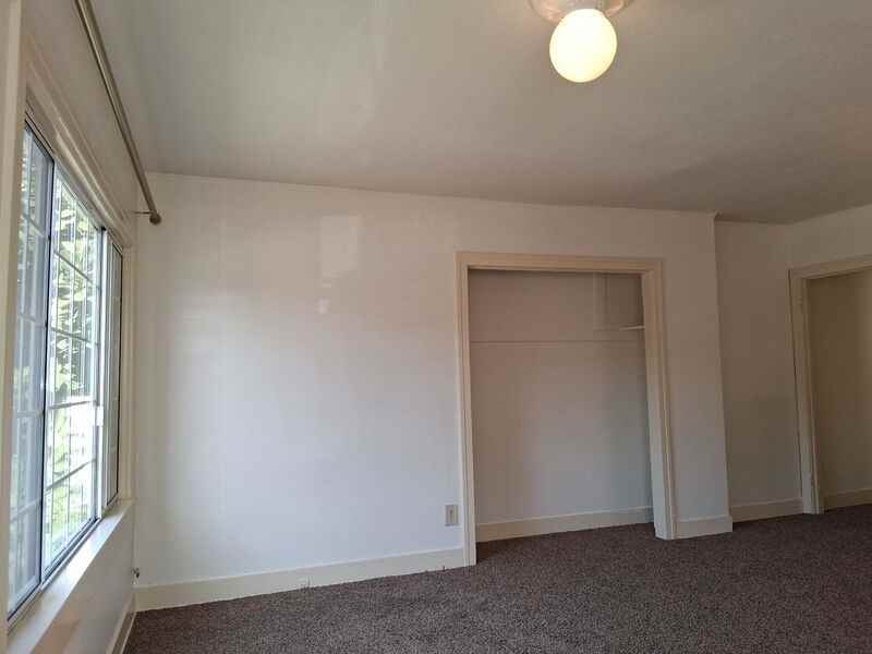 12818 Penn St - Photo 4 of 23