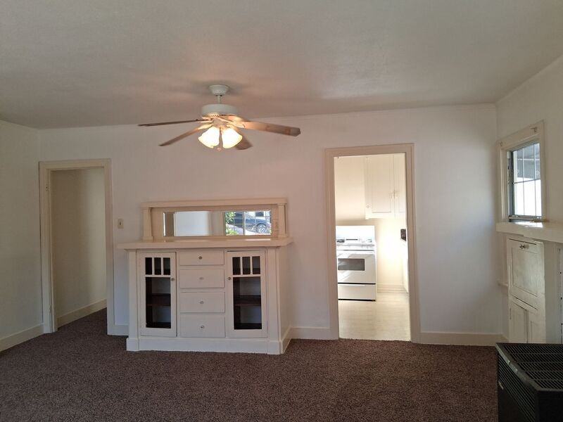 12818 Penn St - Photo 5 of 23