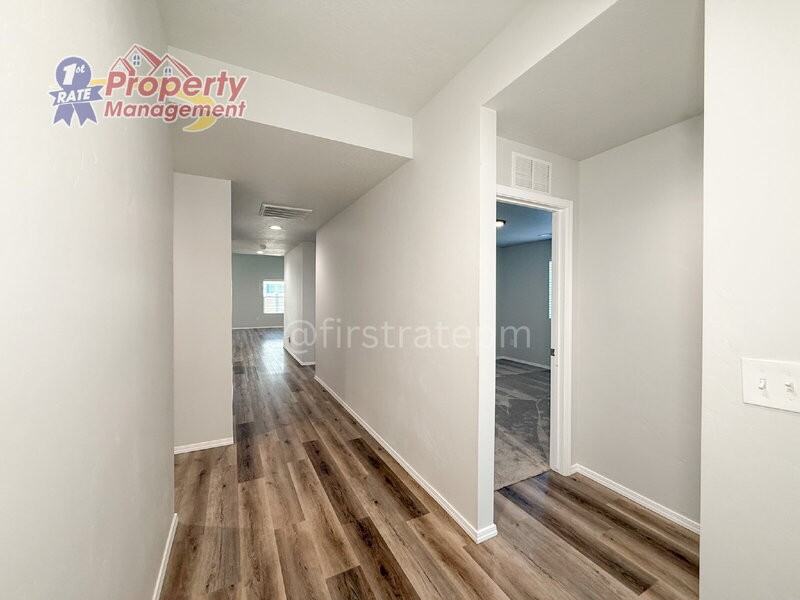 4918 Endicott Dr - Photo 4 of 34