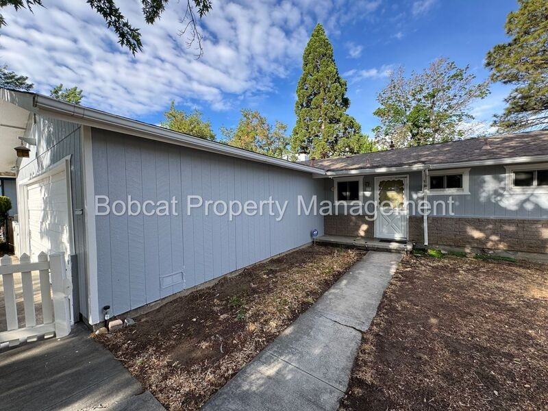 1316 Stanford Dr - Photo 2 of 22