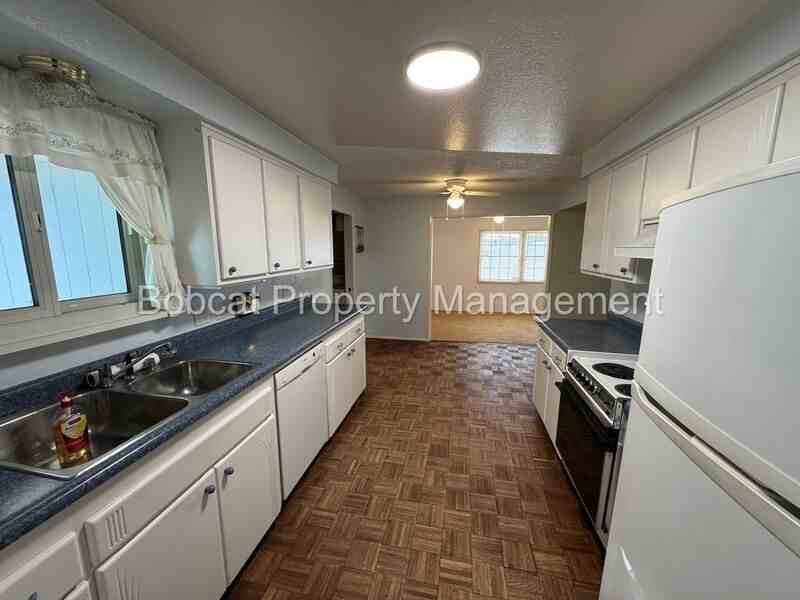 1316 Stanford Dr - Photo 3 of 22