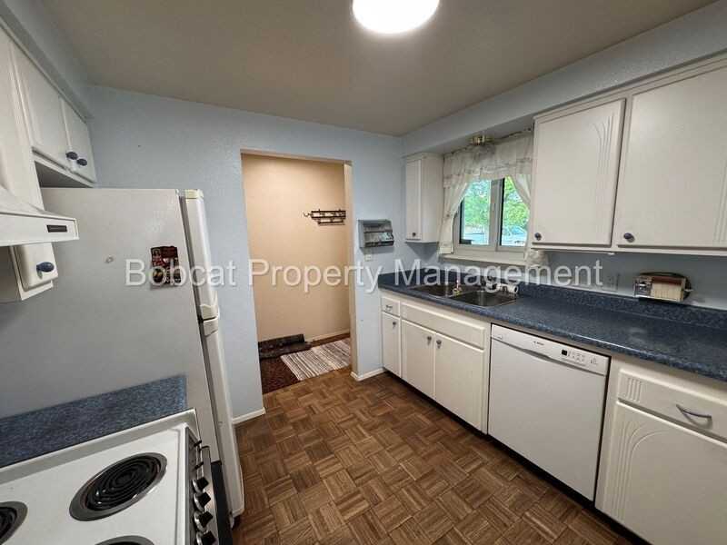 1316 Stanford Dr - Photo 4 of 22