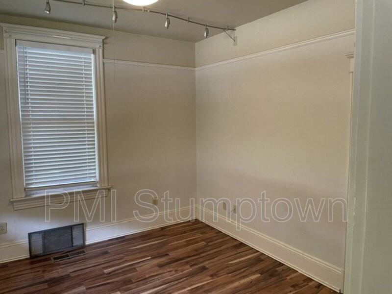 601 S Mcloughlin Blvd - Photo 3 of 12