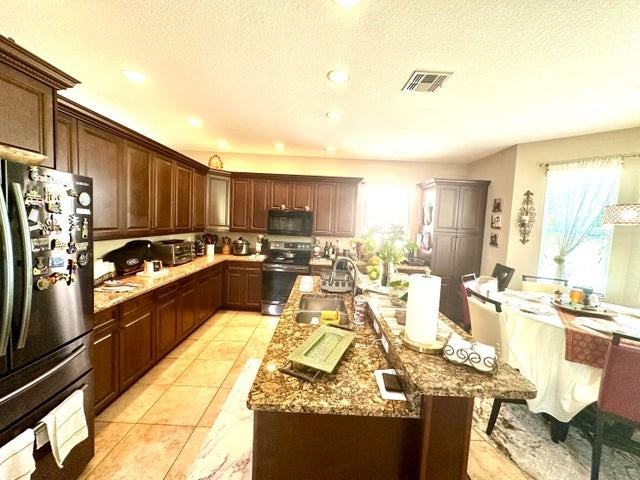 9205 Dupont Place - Photo 4 of 8