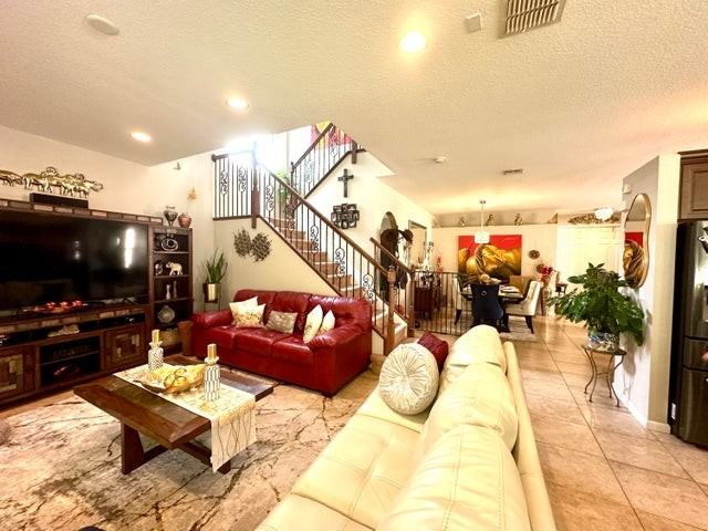 9205 Dupont Place - Photo 7 of 8