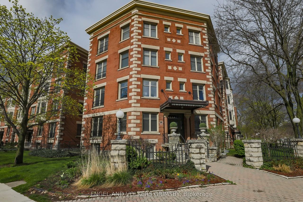 460 Wellington St. - Photo 2 of 22