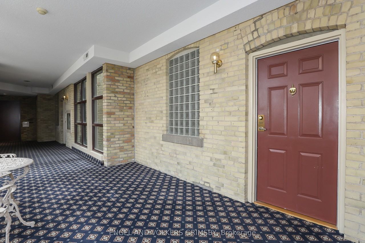 460 Wellington St. - Photo 3 of 22