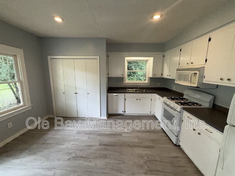 731 Jemison St - Photo 4 of 8