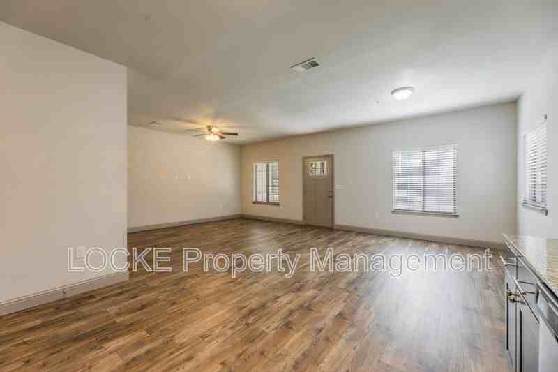 510 E Akard St #400 - Photo 7 of 14