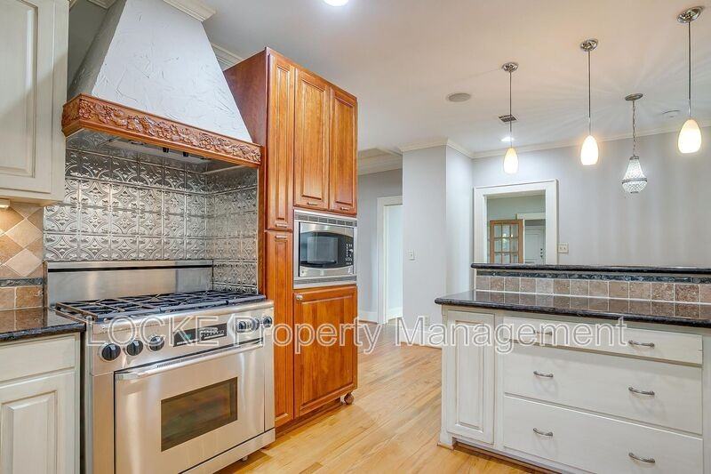 4022 Bunting Ave - Photo 4 of 24