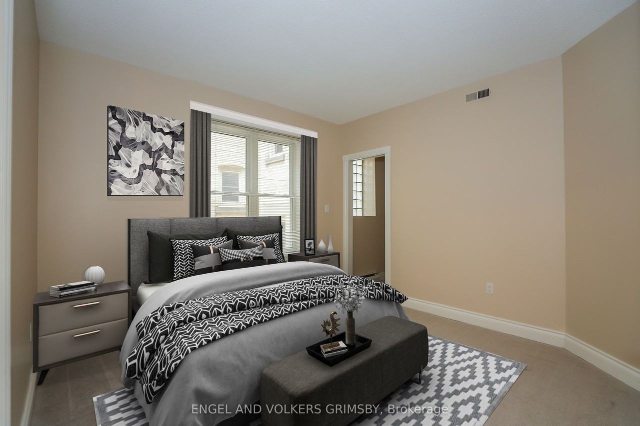460 Wellington St. - Photo 7 of 22