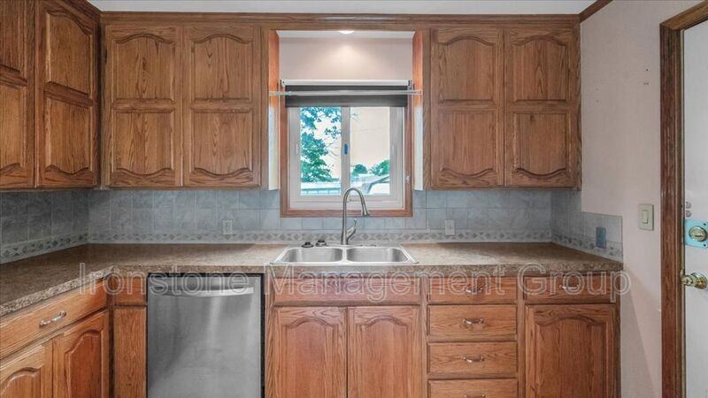 4956 S Maybelle Ave - Photo 4 of 15