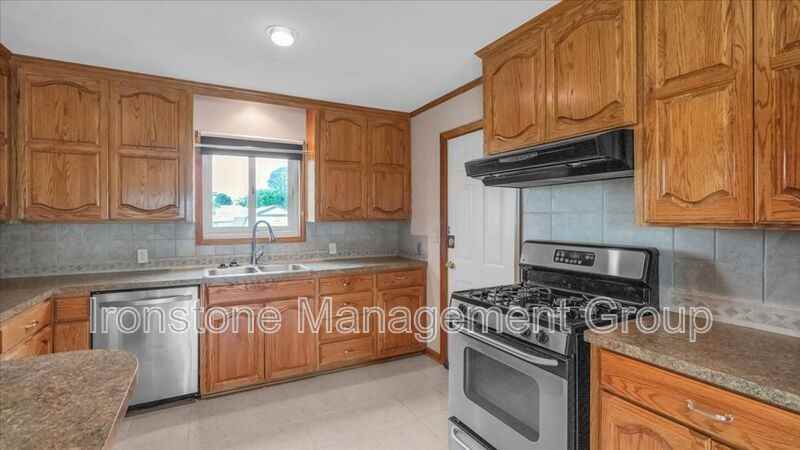4956 S Maybelle Ave - Photo 5 of 15