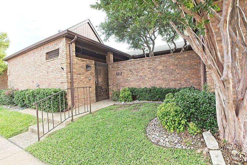3217 Squireswood Dr - Photo 2 of 43