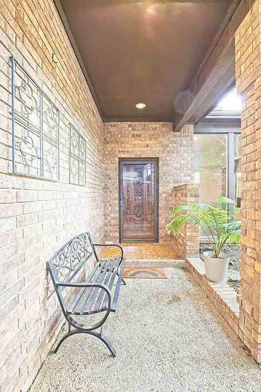 3217 Squireswood Dr - Photo 3 of 43