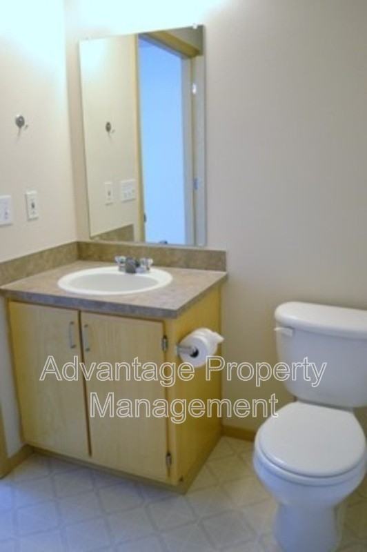 739 Jackson St W #1 - Photo 7 of 13