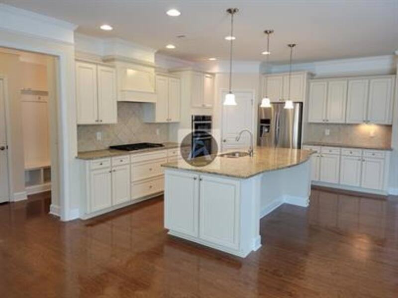 1008 Applegate Dr - Photo 4 of 33