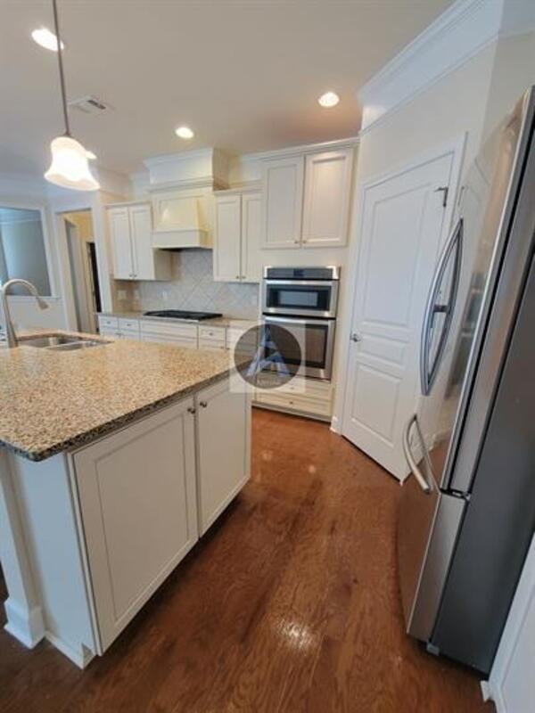 1008 Applegate Dr - Photo 6 of 33