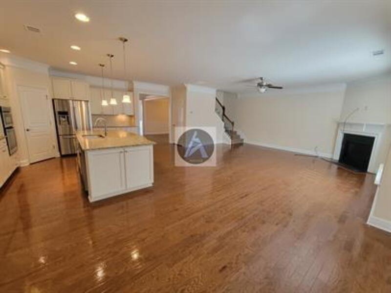 1008 Applegate Dr - Photo 7 of 34